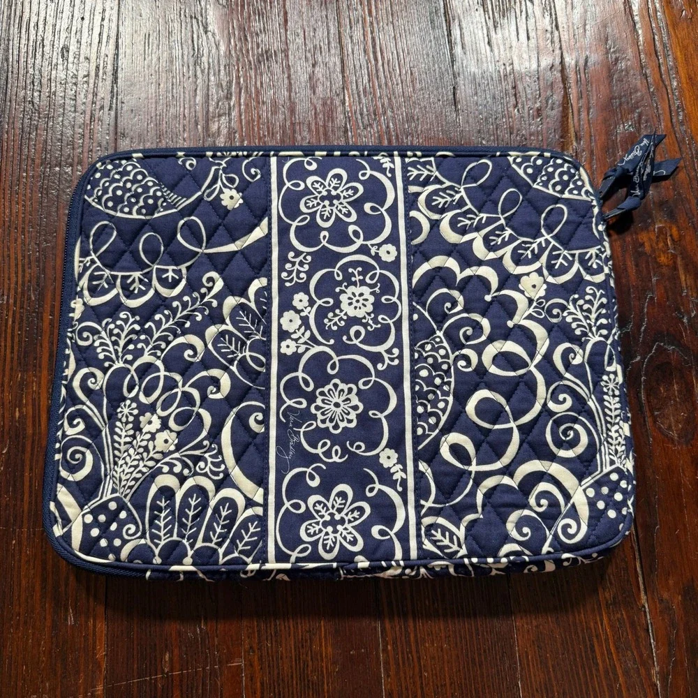 Vera Bradley Laptop Case Tablet Sleeve Navy White Quilted Floral Paisley Padded